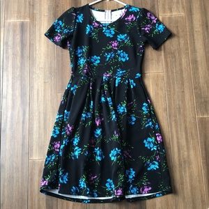Short sleeve LuLaRoe dress- with pockets!